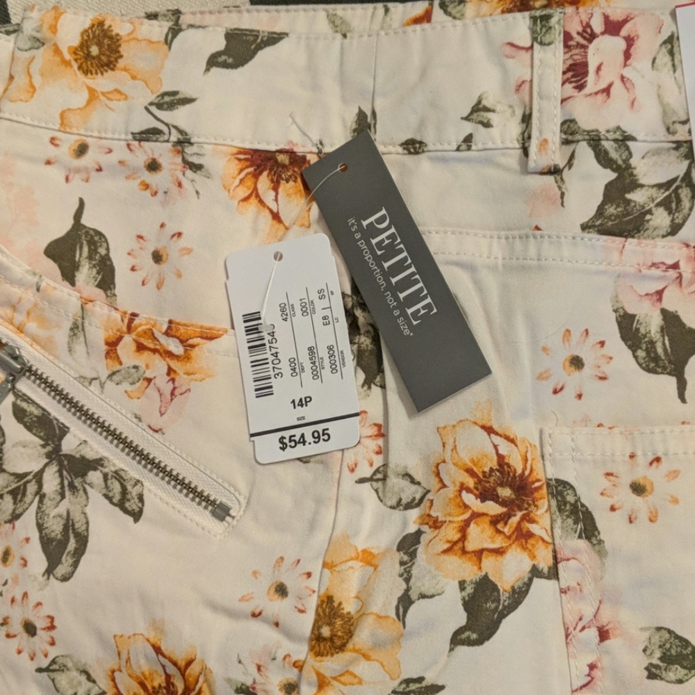 Christopher and Banks 14 Petite Capris NWT